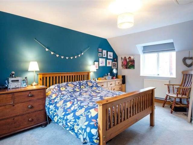 5 bed house for sale