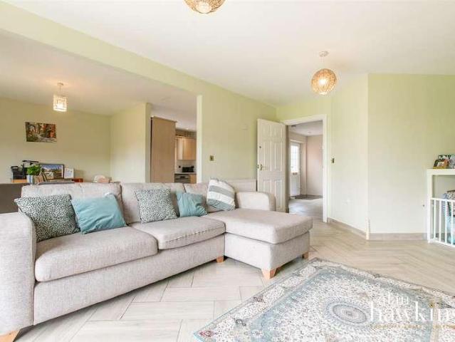 5 bed house for sale