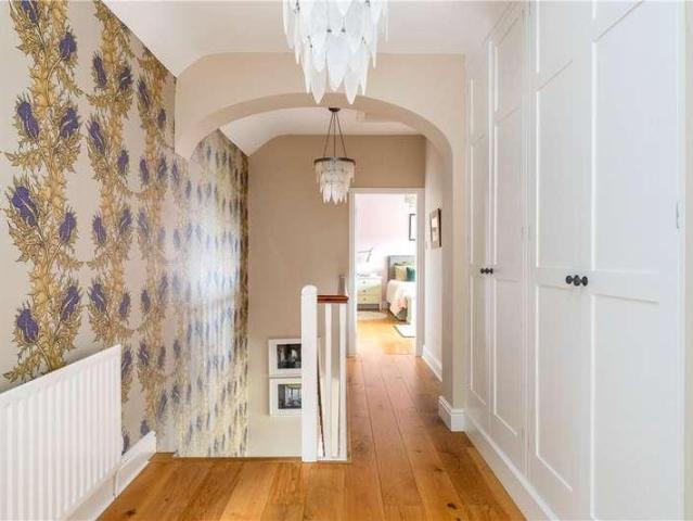 5 bed house for sale