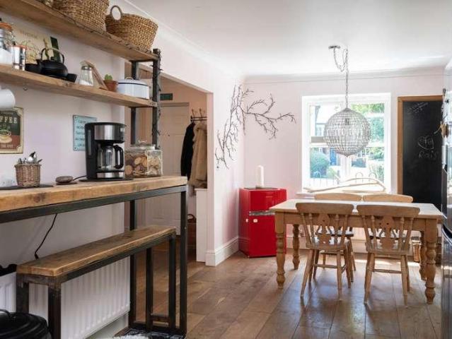 5 bed house for sale