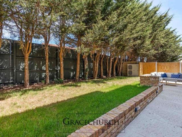 5 bed house for sale