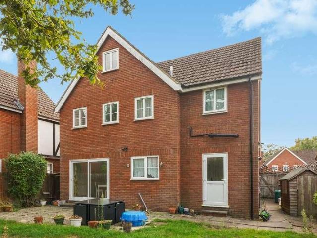 5 bed house for sale