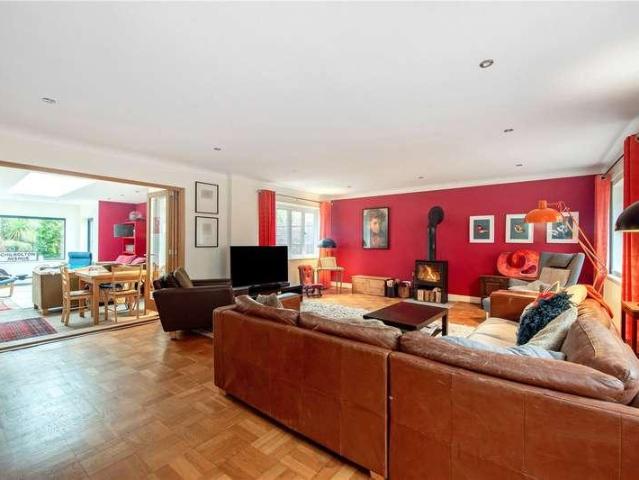 5 bed house for sale