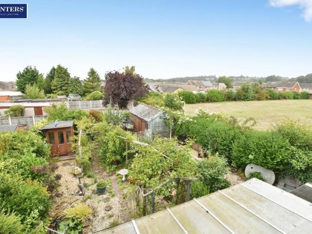 5 bed house for sale