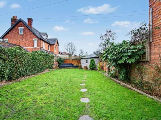 5 bed house for sale
