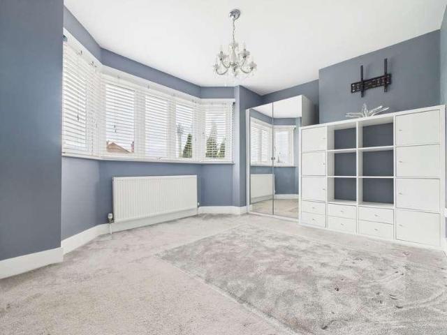 5 bed house for sale