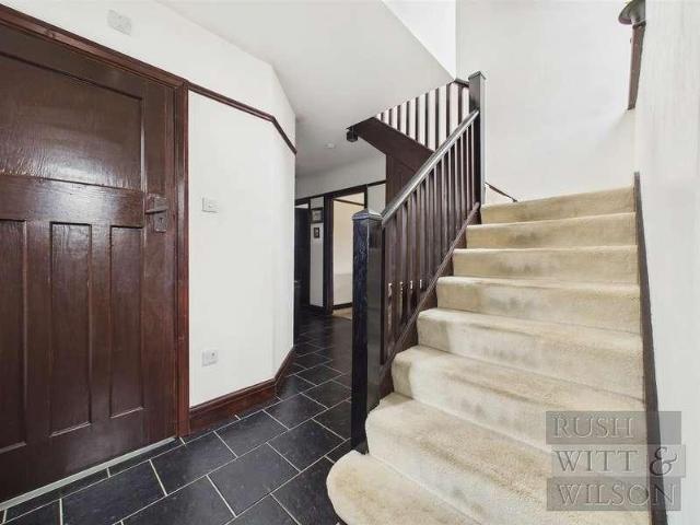 5 bed house for sale