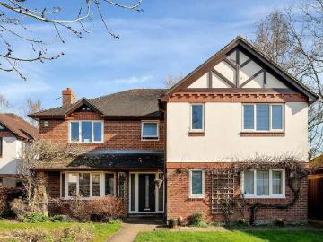 5 bed house for sale