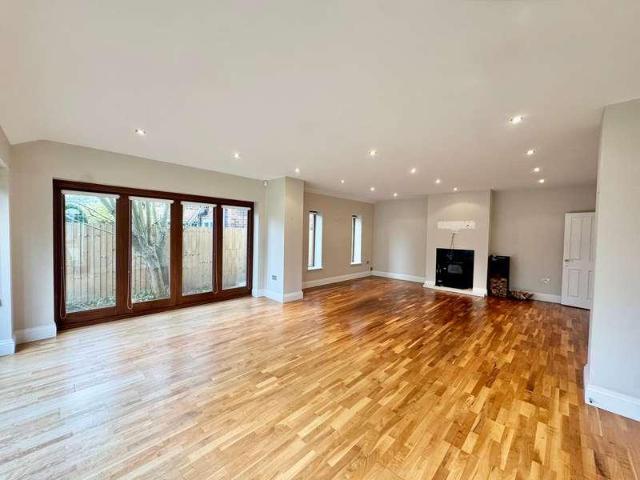 5 bed house for sale