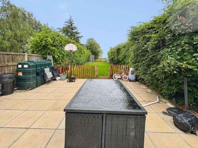 5 bed house for sale