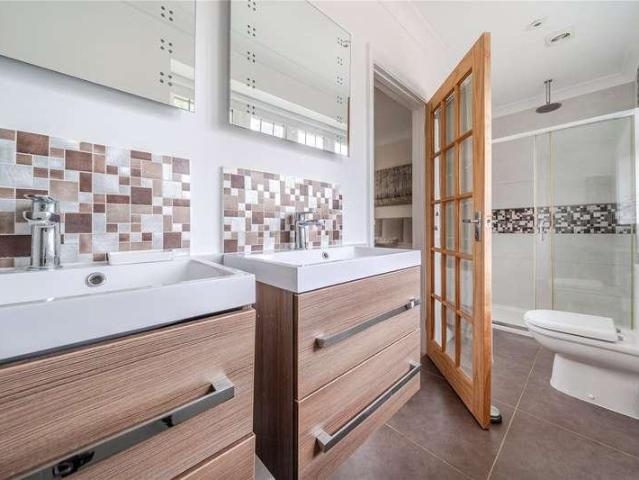 5 bed house for sale
