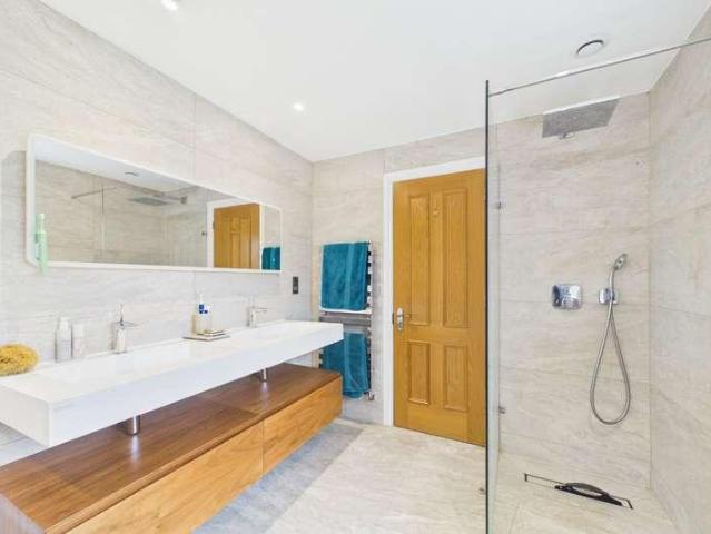 5 bed house for sale