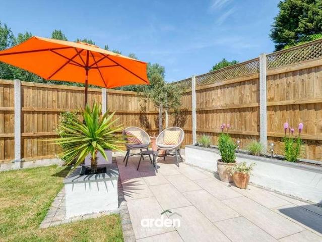 5 bed house for sale