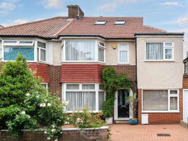 5 bed house for sale