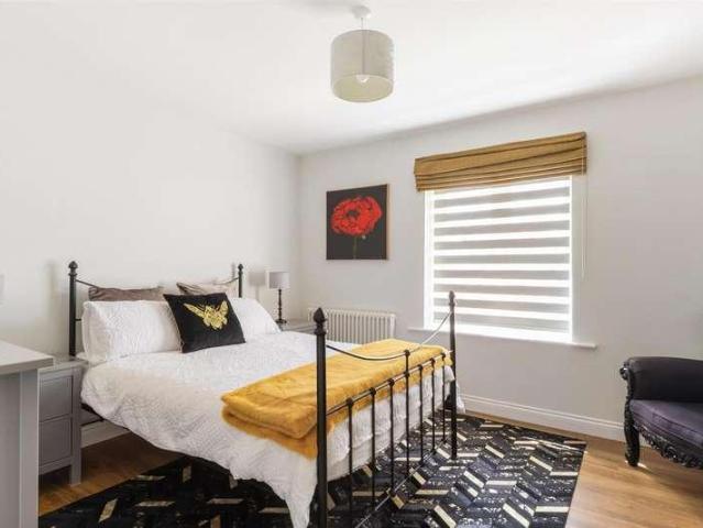 5 bed house for sale