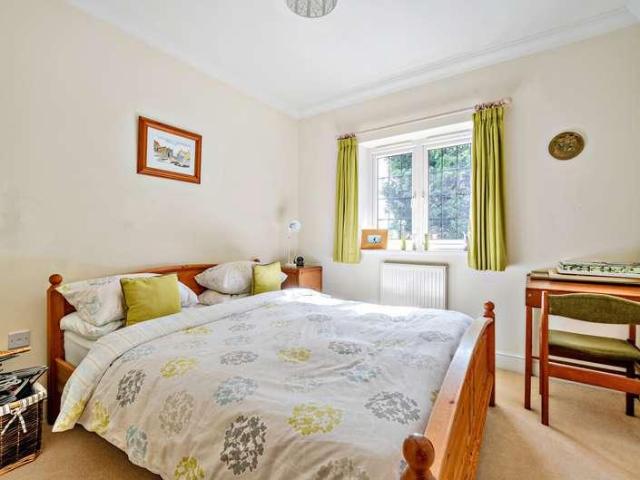 5 bed house for sale