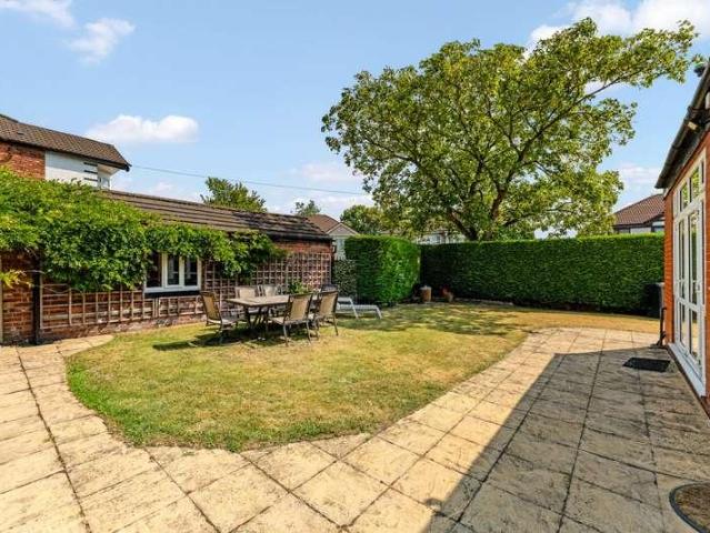 5 bed house for sale