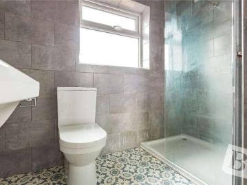 5 bed house for sale