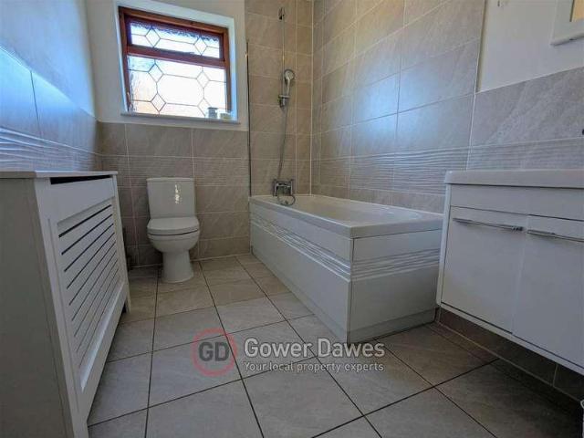 5 bed house for sale