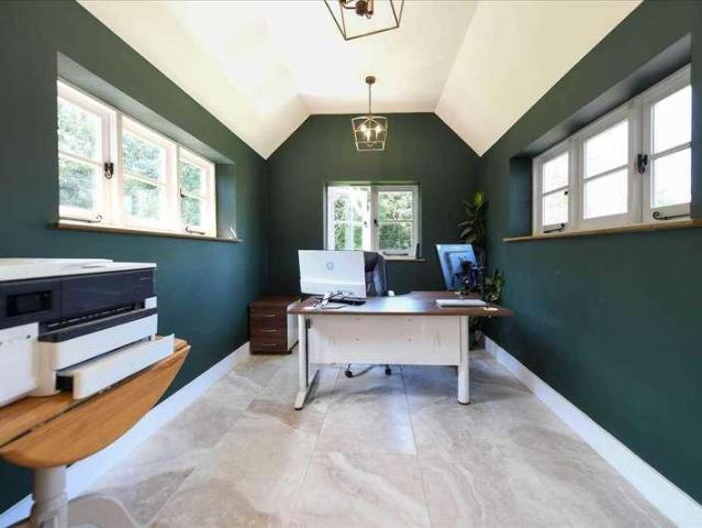 5 bed house for sale