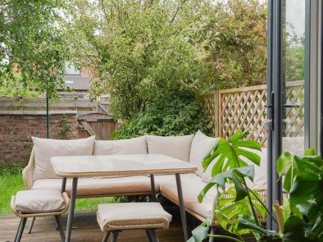 5 bed house for sale