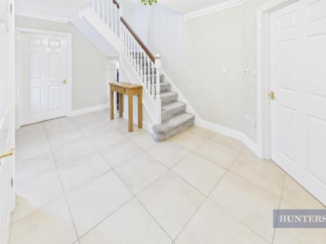 5 bed house for sale