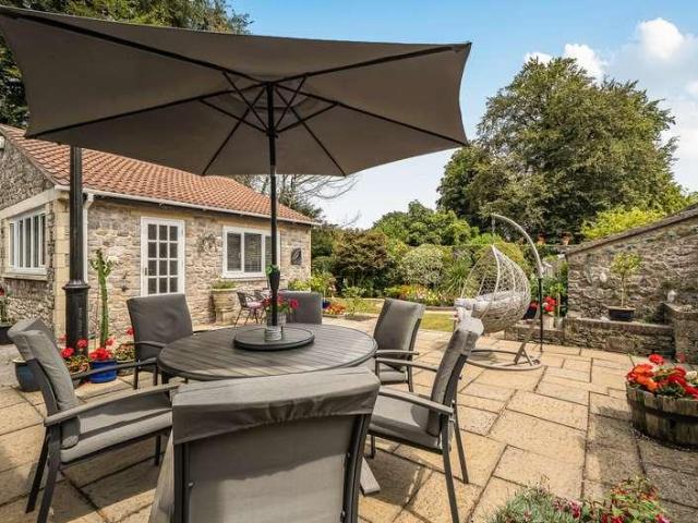 5 bed house for sale