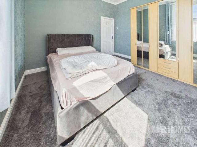 5 bed house for sale