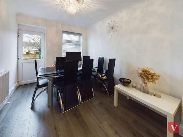 5 bed house for sale
