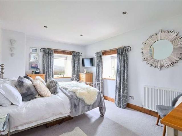 5 bed house for sale