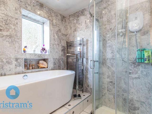 5 bed house for sale