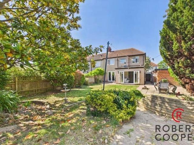 5 bed house for sale