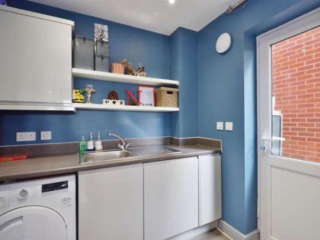 5 bed house for sale