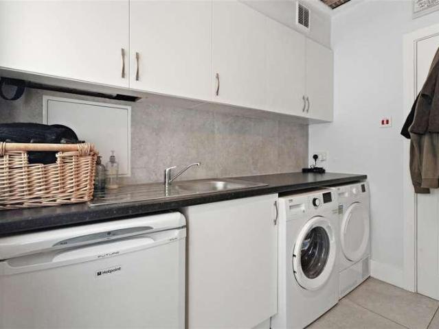 5 bed house for sale