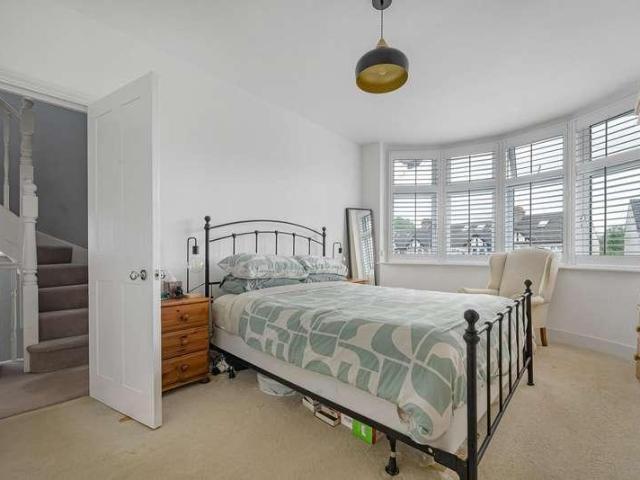 5 bed house for sale