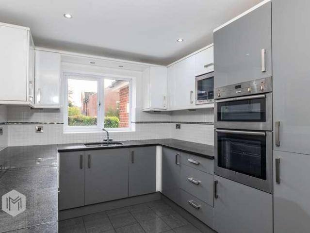 5 bed house for sale