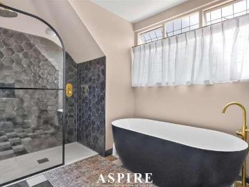 5 bed house for sale