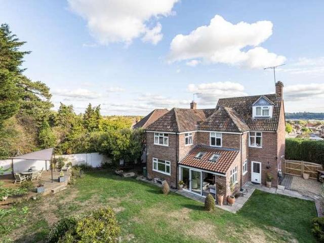 5 bed house for sale