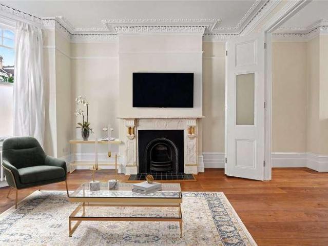 5 bed house for sale
