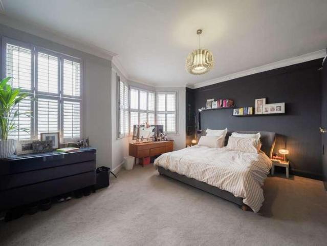 5 bed house for sale