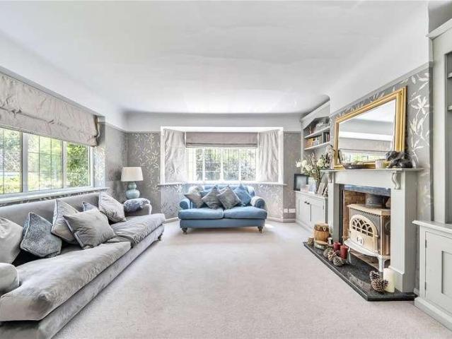 5 bed house for sale