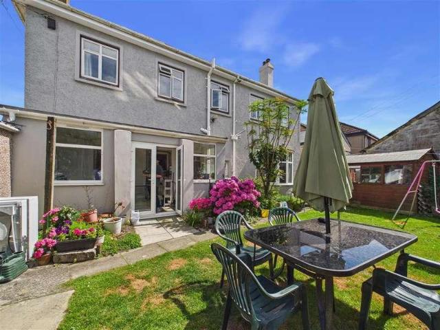 5 bed house for sale