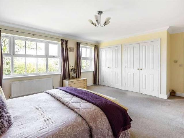 5 bed house for sale