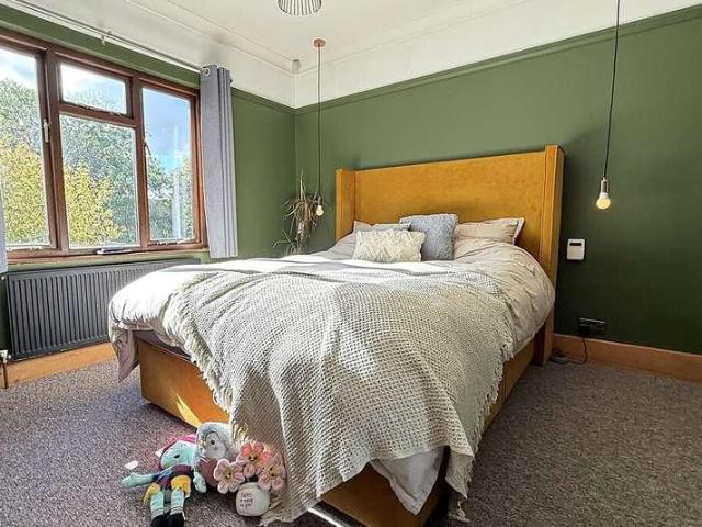5 bed house for sale