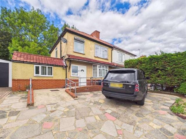 5 bed house for sale