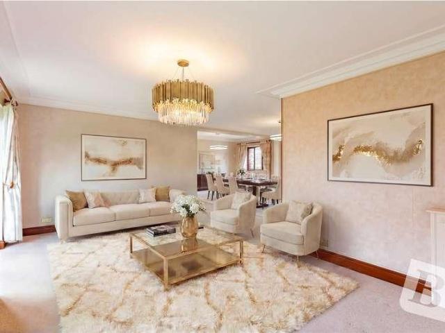 5 bed house for sale