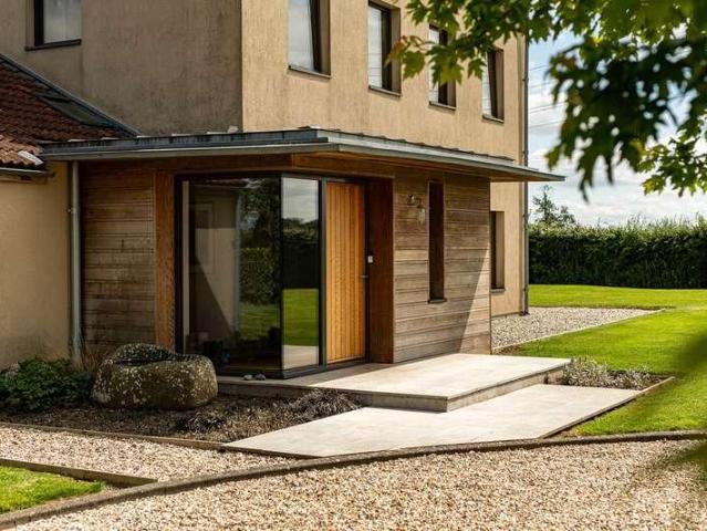 5 bed house for sale