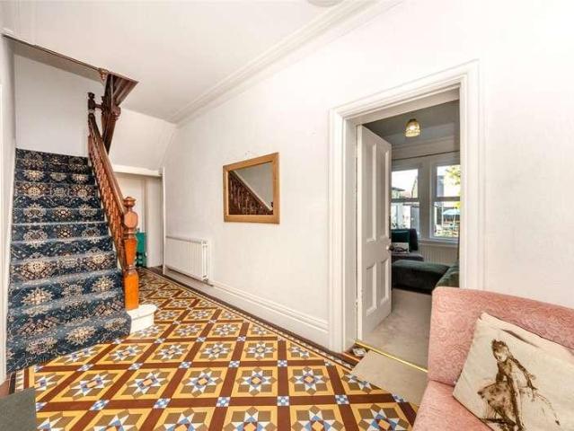 5 bed house for sale