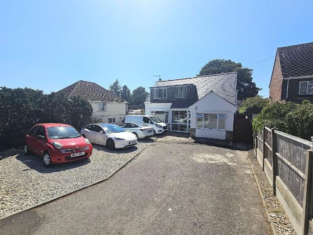 5 bed house for sale