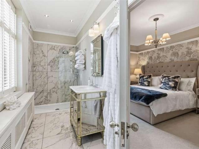 5 bed house for sale